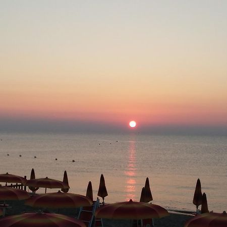 Blumen Bad Beach Apartman Metaponto Kültér fotó